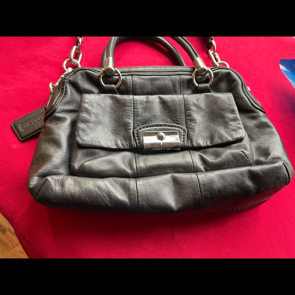 Coach beautiful leather bag with lots of space inside. Leather is very soft - Picture 6 of 12